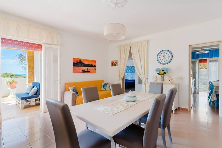 Villa 'Fronte Mare Raffaele' con vistas al mar, terraza privada y aire acondicionado in Porto Cesareo, Golfo de Tarento