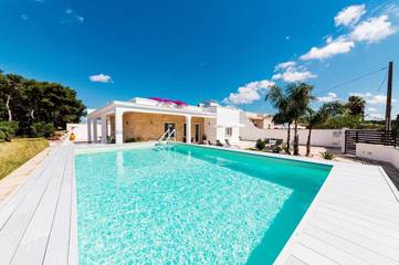 Chambre d’hôte pour 4 personnes, avec vue ainsi que jardin et piscine, adapté aux familles à Porto Cesareo