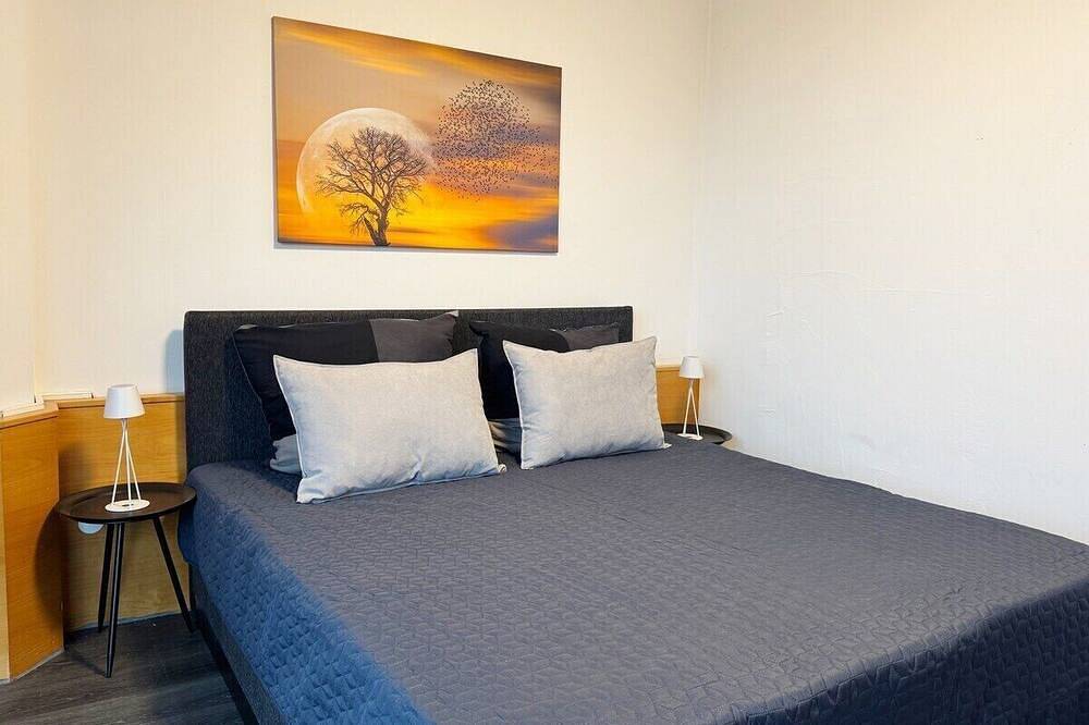 Ganze Wohnung, 2 Zimmer Penthouse Apartment in Pforzheim, Nordschwarzwald