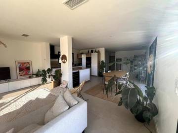 Gîte pour 8 personnes, avec piscine et terrasse à Châteauneuf-le-Rouge