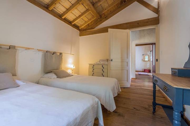 Location de vacances pour 8 personnes, avec terrasse et jardin à Tour-de-Faure - 3