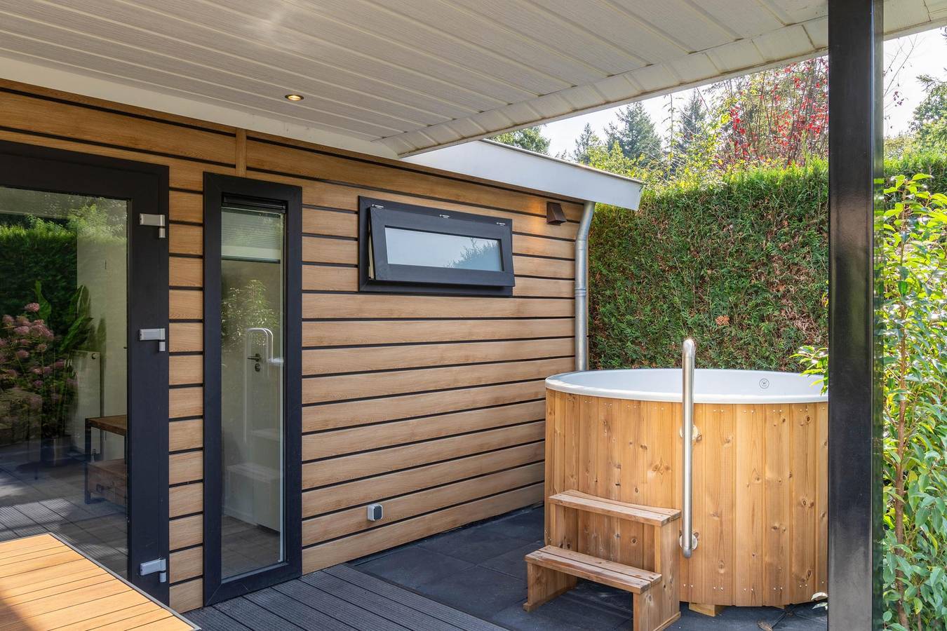 Vakantiepark De Thijmse Berg — Family Lodge met hottub | 4 personen in Rhenen, Provincie Utrecht
