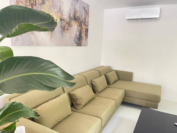 Casa vacanze 'Vila Telheiro' con vista sulle montagne, Wi-Fi e aria condizionata in Santa Bárbara de Nexe, Distretto di Faro