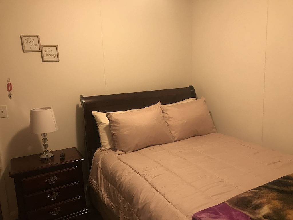 Cozy & Spacious Home minutes to Lake Gaston and 15 mins to South Hill in Lake Gaston