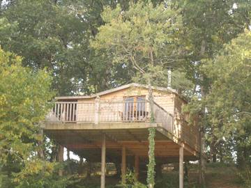 Chalet pour 3 personnes, avec balcon ainsi que vue et piscine dans le Gers