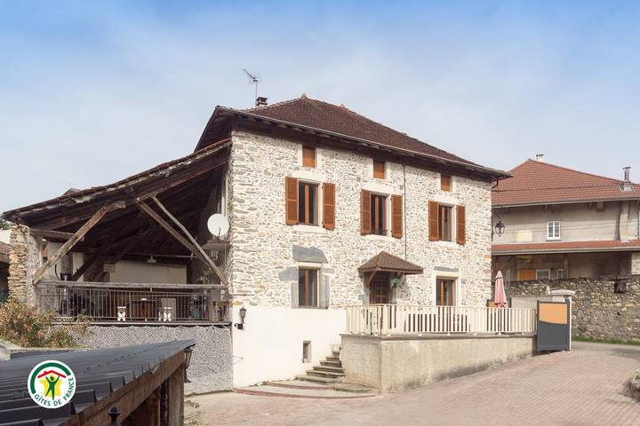 Gîte pour 10 personnes, avec sauna et jacuzzi ainsi que terrasse et jardin à Pontcharra