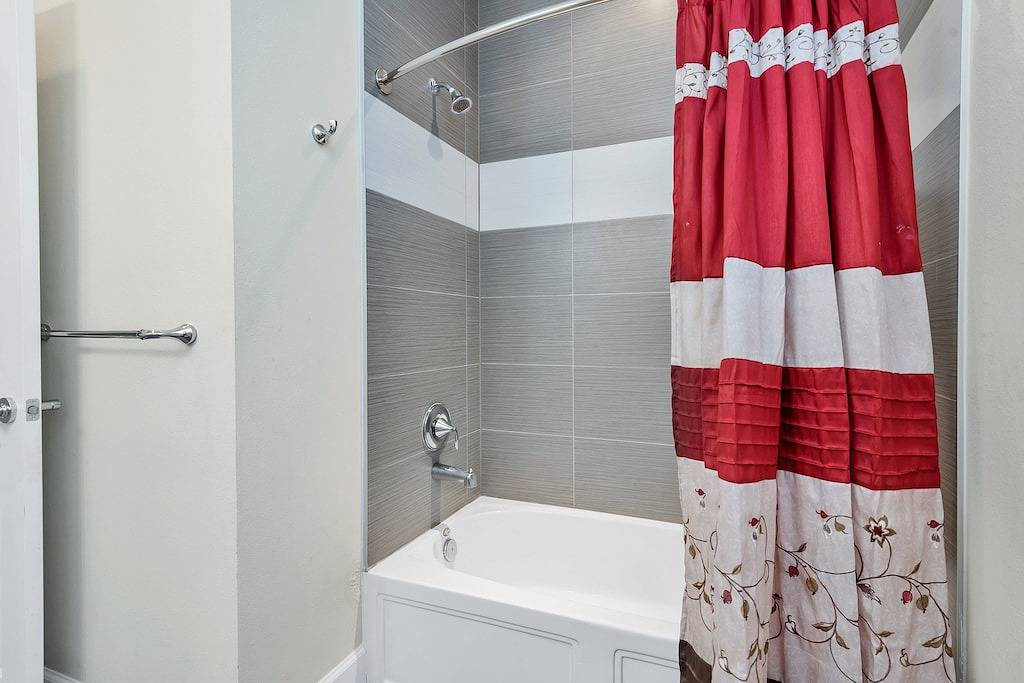 3 Bed, 3 Bath Townhome with Screened-In Private Pool and Access Resort in Four Corners, Lake County