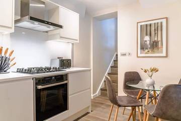 Apartment for 4 People in Chinatown, London, Photo 2
