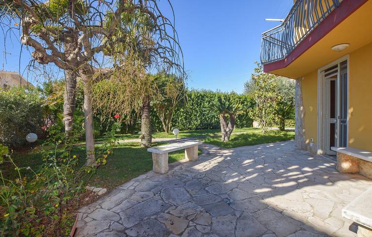 Acogedor apartamento cerca de la playa de Porto Salvo con aire acondicionado y aparcamiento in Marina di Modica, Módica