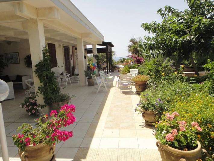 Villa per 6 persone, con Balcone e Terrazza nonché Giardino e Panorama a Cava d'Aliga