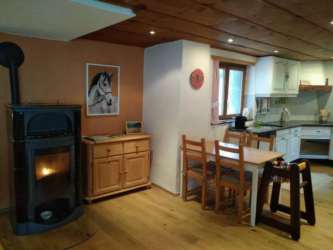 Appartamento intero, Hübsche 2-Zimmer-Wohnung in umgebauten Bauernhau in Champoz, Giura & Tre Laghi