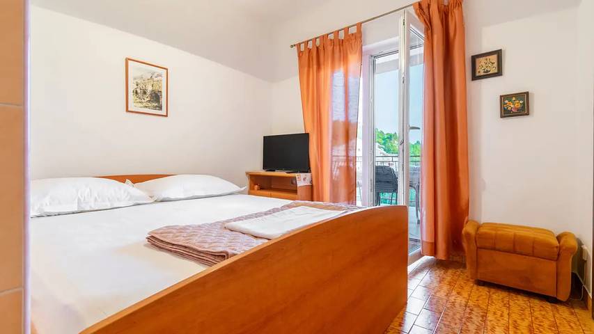 Ferienwohnung für 8 Personen, mit Terrasse, mit Haustier in Krvavica - 2