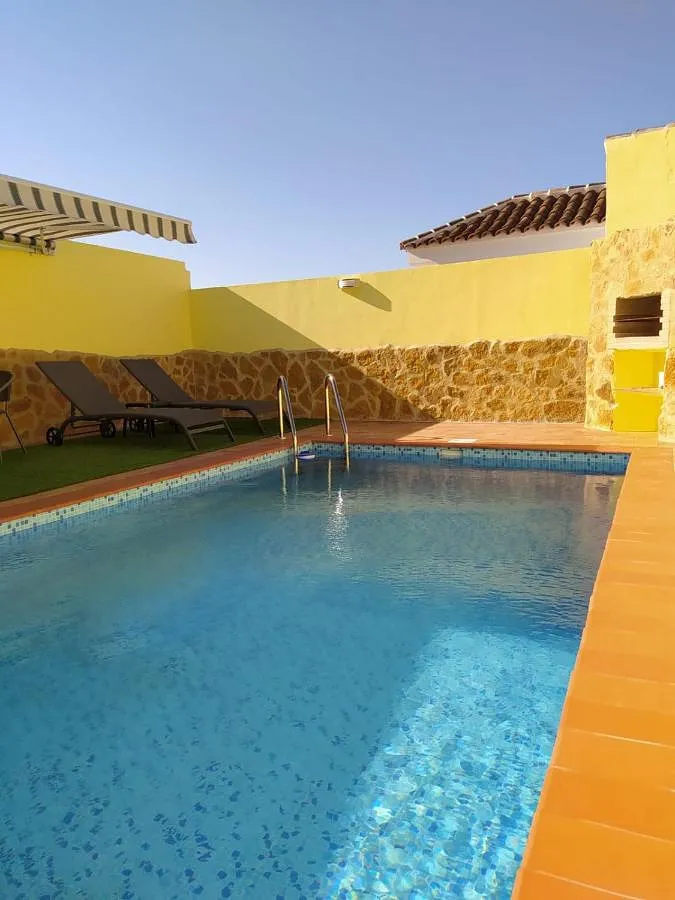 Casa de vacaciones para 2 personas, con terraza además de vistas y piscina - 1