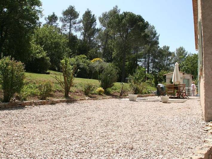Location de vacances pour 8 personnes, avec jardin ainsi que vue et piscine, animaux acceptés à Brignoles - 2