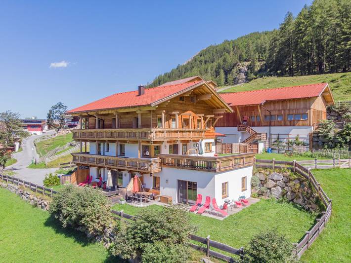 Ferienwohnung für 5 Personen, mit Terrasse und Garten sowie Ausblick in Längenfeld