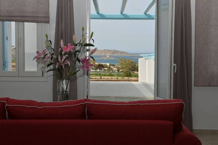 Location de vacances pour 7 personnes, avec terrasse et vue sur l’océan ainsi que jardin et piscine dans Náoussa - 4