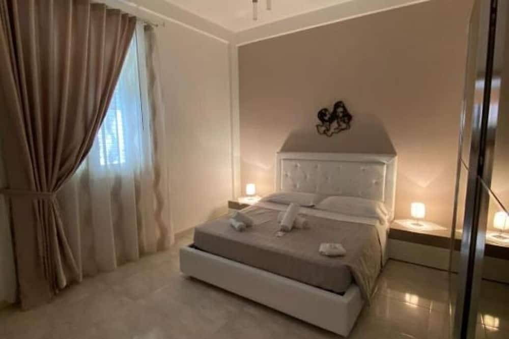 Entire apartment, -Dimartino Home-Apartment - Ground Floor in Pachino, Syracuse Province