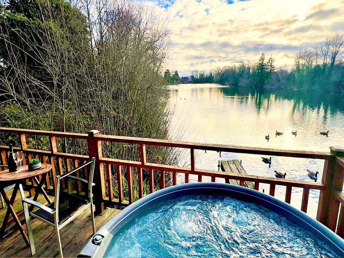 Holly Lodge 12 Hot Tub in York, Yorkshire