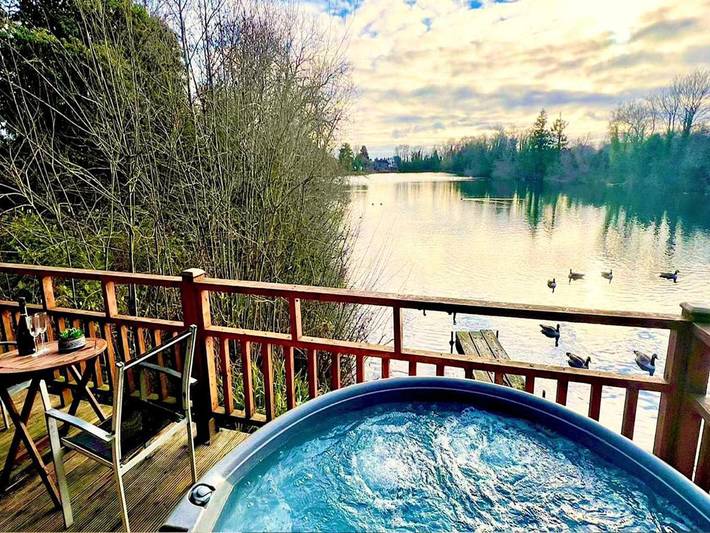 Holiday rental for 2 people, with Hot tub and Terrace as well as Lake view in York