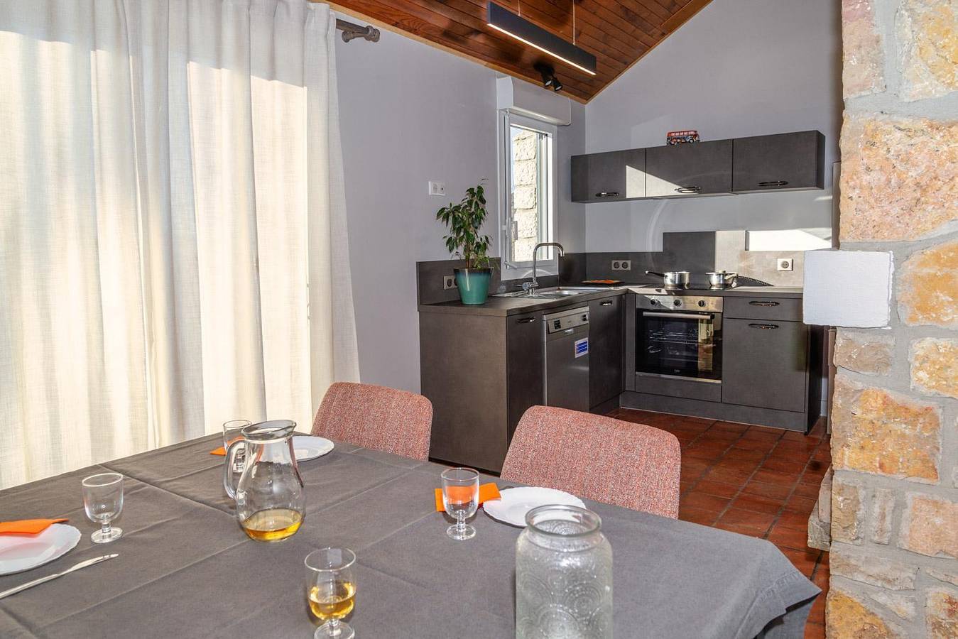 Casa de huéspedes para 4 personas con piscina in La Canourgue, Macizo Central