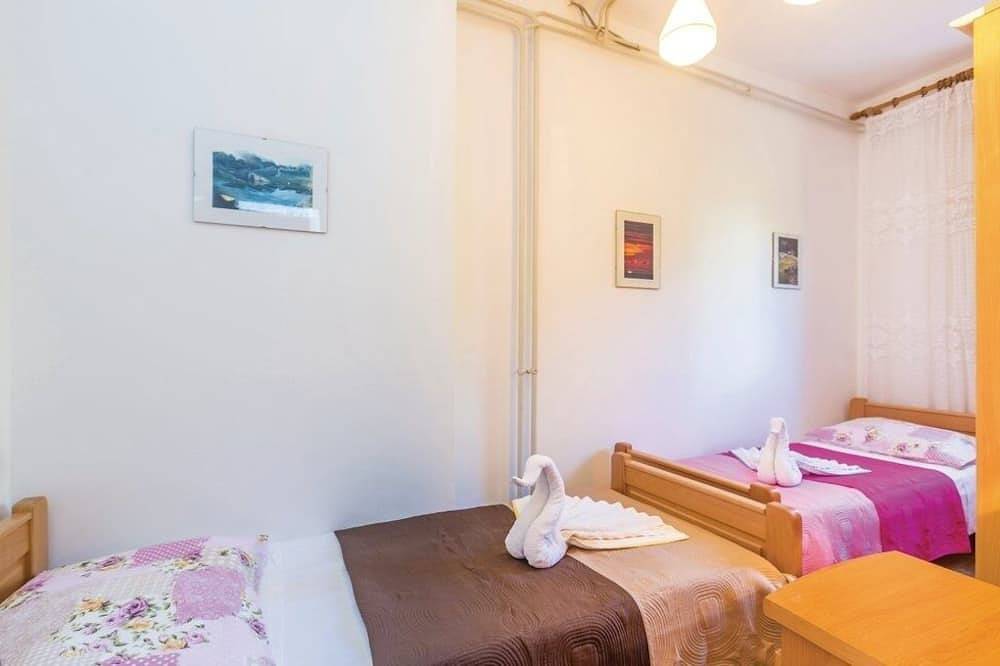 Ganze Wohnung, 2-Zimmer-Ferienwohnung mit Terrasse Cres in Cres Stadt, Cres