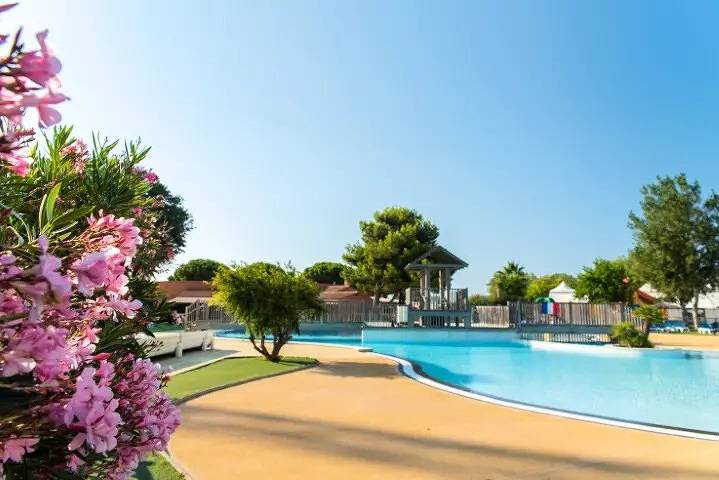 Camping pour 4 personnes, avec terrasse dans l' Aude - 4