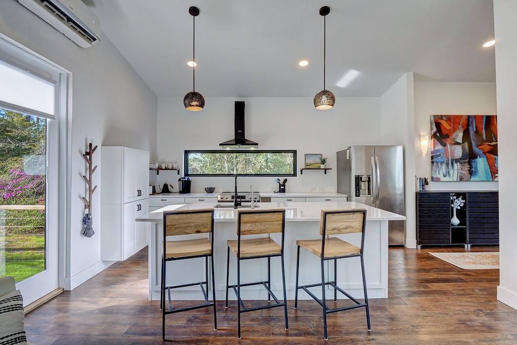 The Glass House-New Listing! Surrounded by nature. Close to Beach in Ogden (Wilmington), New Hanover County