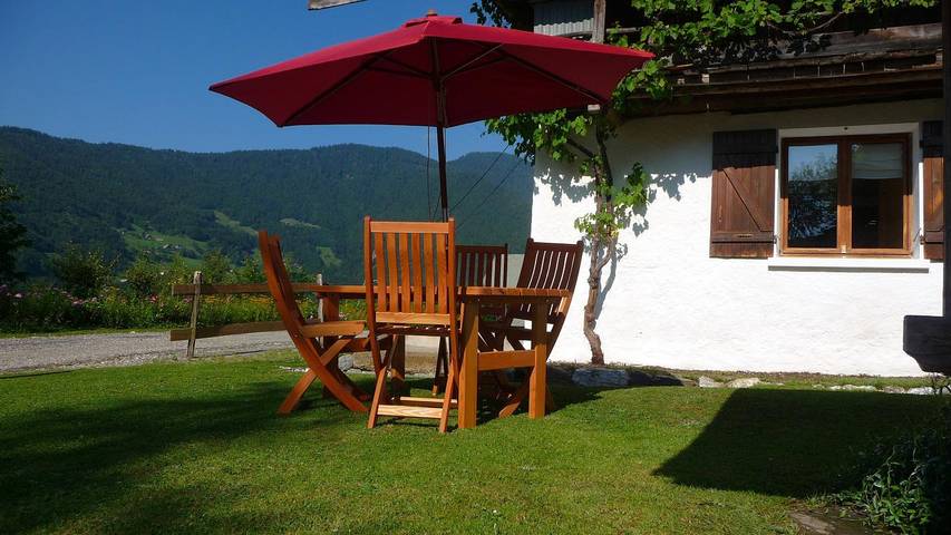 Gîte pour 4 personnes, avec jardin à Queige - 2