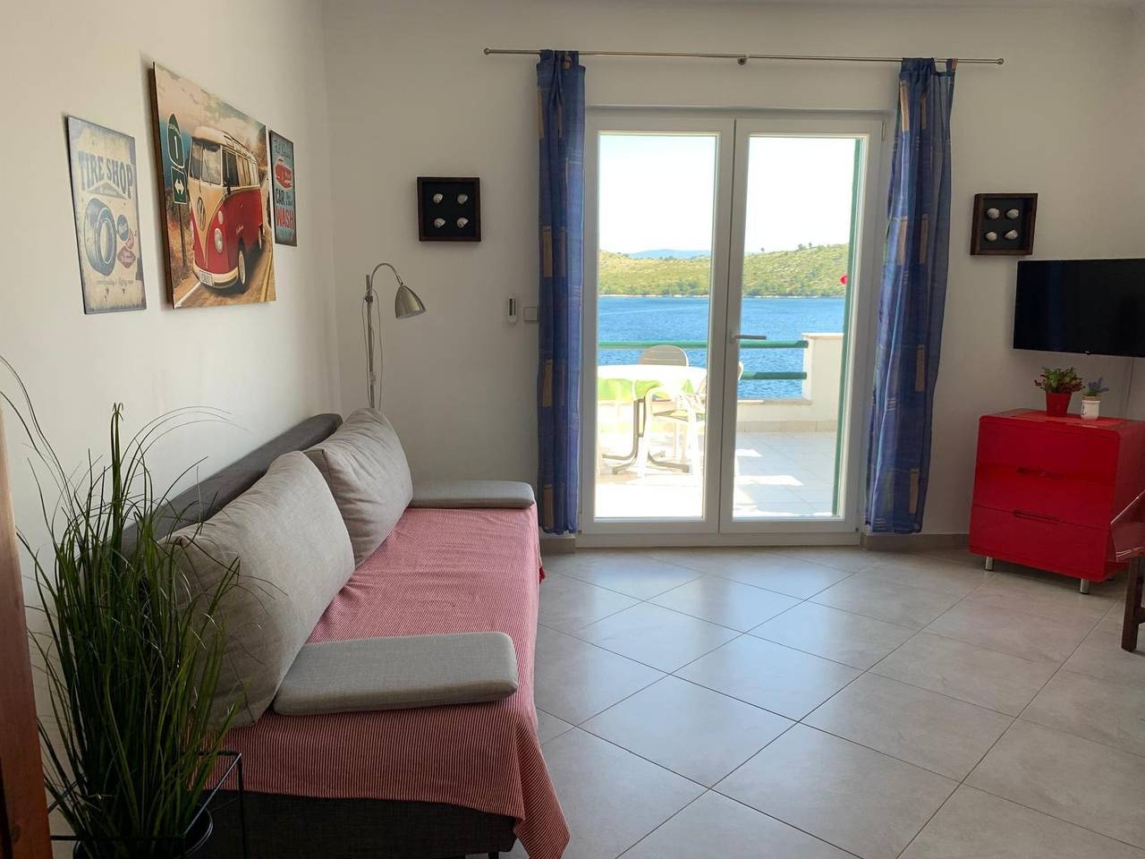 Ganze Wohnung, 1-Zimmer-Ferienwohnung am Strand Sparadici, Sibenik A-23591-b in Grebastica, Šibenik-Knin
