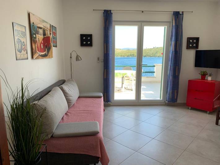 Ganze Wohnung, 1-Zimmer-Ferienwohnung am Strand Sparadici, Sibenik A-23591-b in Grebastica, Šibenik-Knin