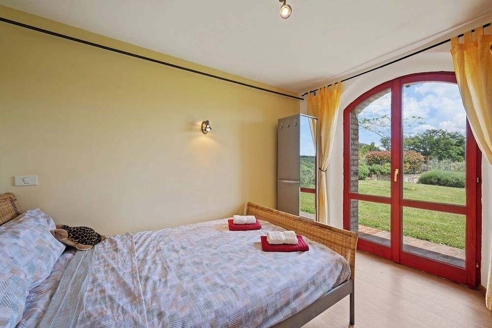 Complete refurbished old farmhouse with pool and garden in Barchi, Terre Roveresche