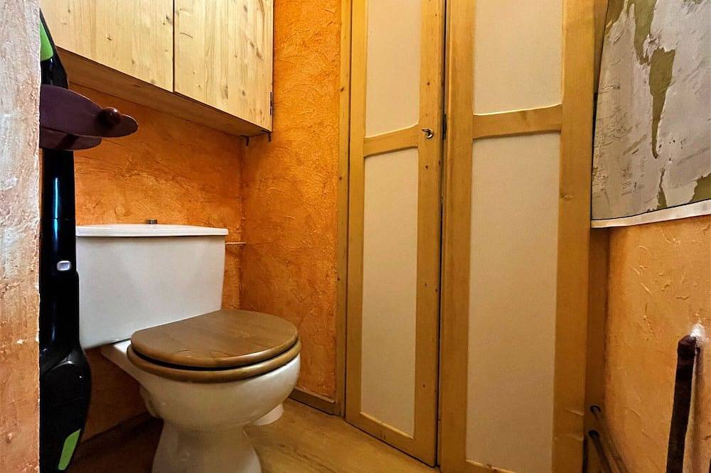 Entire apartment, Stunning Ski-in/Ski-out 4-Pers Apt in the Heart of Les Menuires in Les Menuires, Saint-Martin-de-Belleville