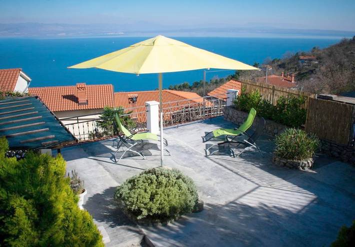 Ferienhaus für 6 Personen, mit Balkon und Terrasse sowie Garten und Ausblick