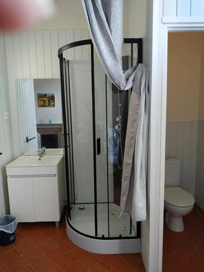 Location de vacances pour 4 personnes, avec piscine et jardin ainsi que terrasse et vue à Pierrerue - 3