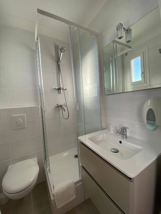 Hôtel pour 2 personnes, avec terrasse ainsi que vue et jardin à Amilly - 4