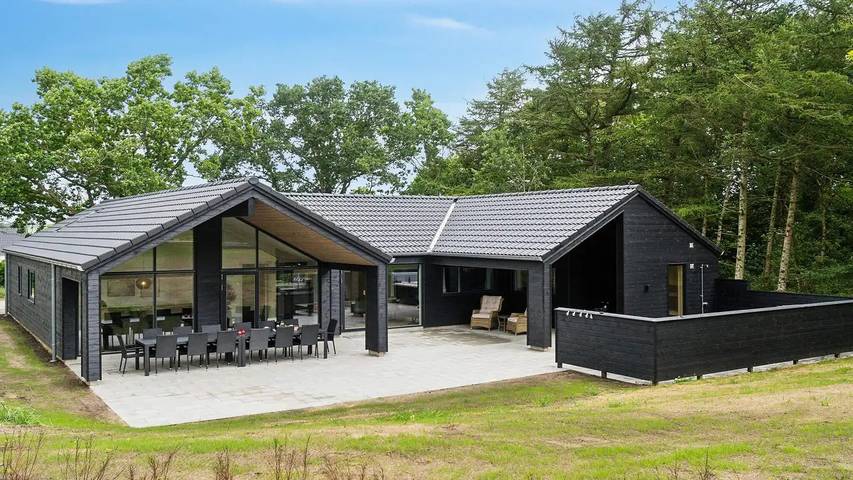 Ferienhaus für 15 Personen, mit Whirlpool und Terrasse sowie Pool und Sauna