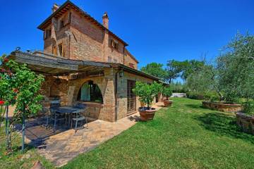 Villa for 6 Guests in Montepulciano, Chianti, Picture 1