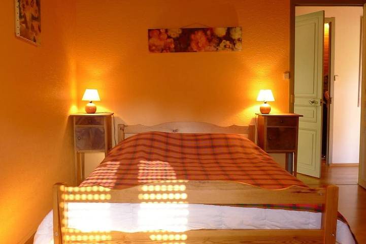 Location de vacances pour 8 personnes, avec terrasse et jardin à La Tour-d'Auvergne - 2