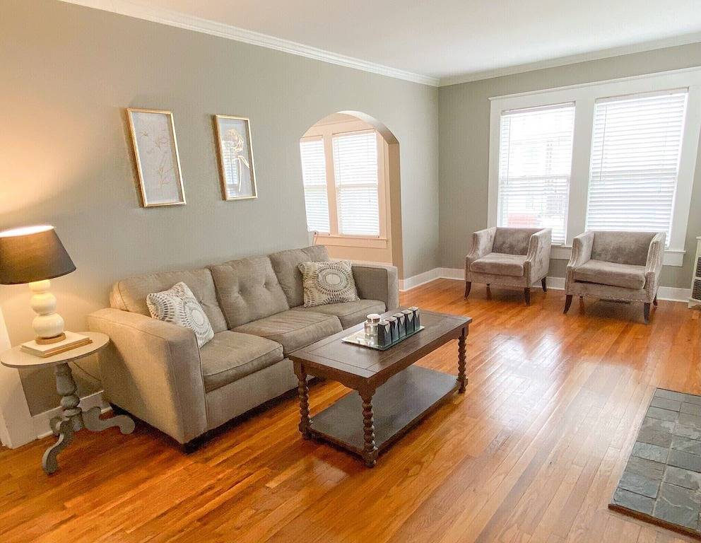 The Nest: A Comforting Southern Retreat. 2 miles from the University of Al. in Tuscaloosa County