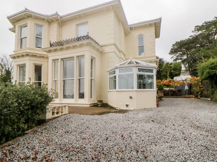 Cottage for 12 people, with garden in Torquay