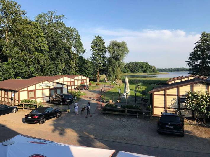 Ferienwohnung für 4 Personen, mit Terrasse und Garten sowie Ausblick und Seeblick in Dobbertin