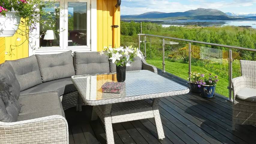 Ferienhaus für 8 Personen, mit Terrasse in Nord-Norwegen