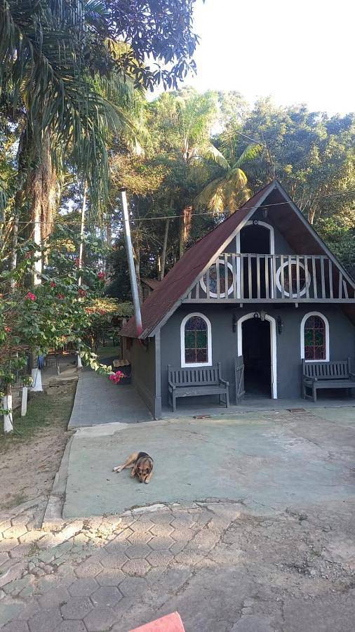 Casas e apartamentos de temporada para 12 pessoas, com piscina e vista e ainda jardim em Juquitiba