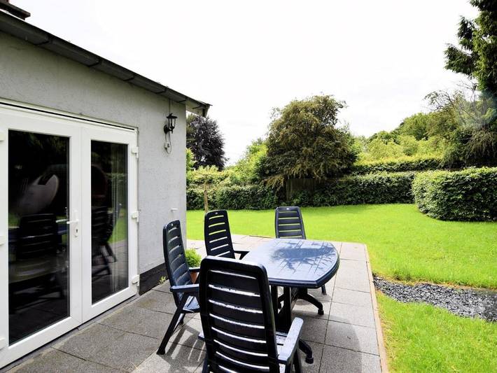 Vakantiehuis voor 4 personen, with whirlpool and sauna as well as terras and tuin in Gouvy