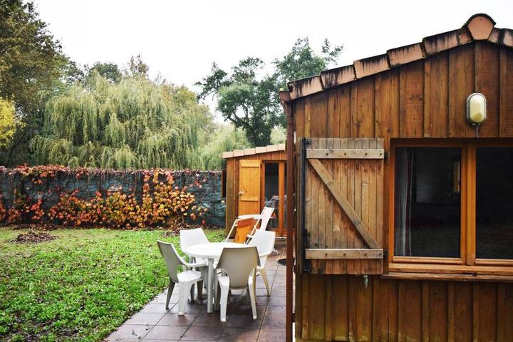 Gîte pour 4 personnes, avec Terrasse et Jardin à Réaup-Lisse