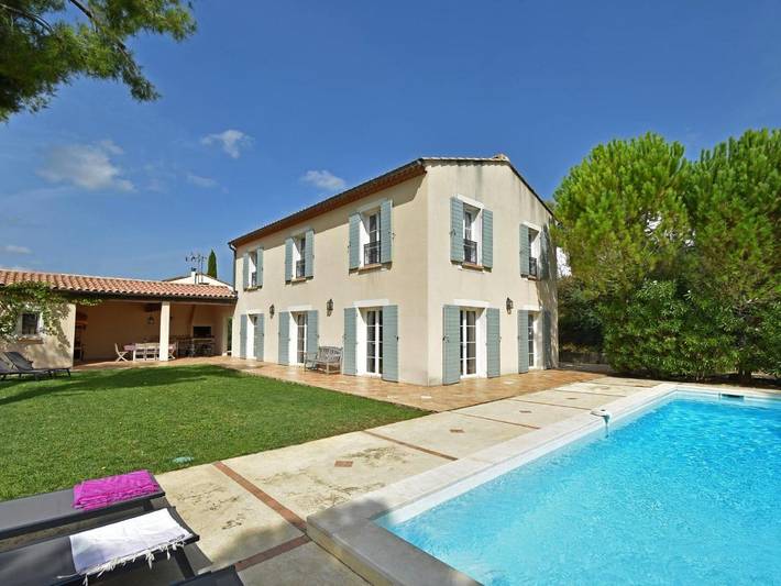 Villa pour 12 personnes, avec piscine ainsi que jardin et terrasse