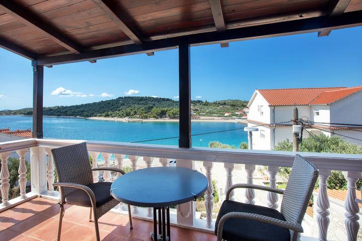 Ferienwohnung für 3 Personen, mit Balkon/Terrasse, mit Haustier in Jezera