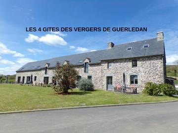 Gîte pour 14 personnes, avec jardin dans Lac de Guerlédan