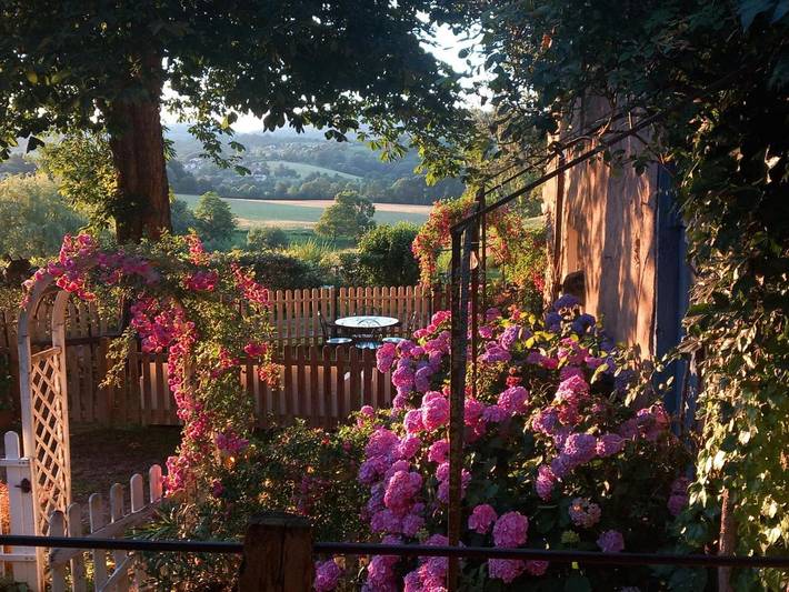 Chambre d’hôte pour 4 personnes, avec Balcon et Terrasse ainsi que Jardin et Piscine dans l' Ariège