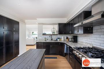 Vacation Home for 9 Guests in Lake Michigan, Michigan, Picture 4